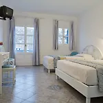 Kamari 3*