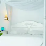 Kamari ホテル 3*