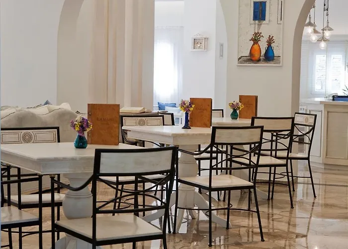 Kamari 3* Πλατύς Γιαλός