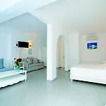 Kamari Πλατύς Γιαλός