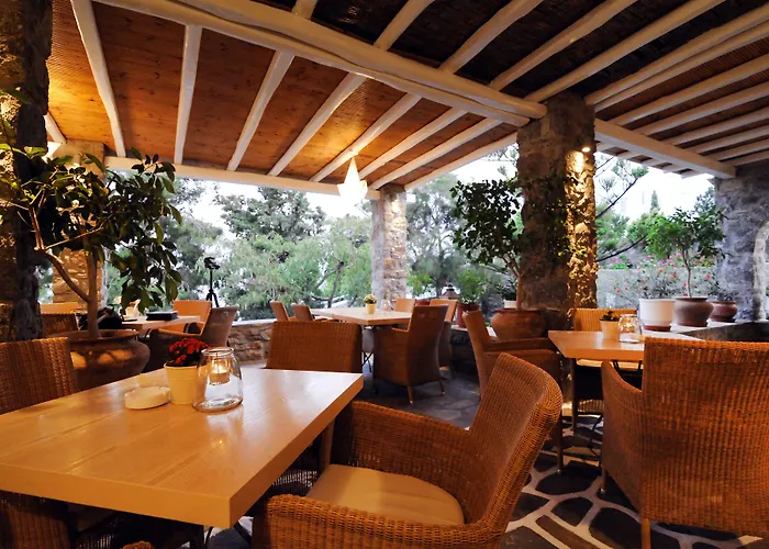 Kamari Hotel Platis Gialos